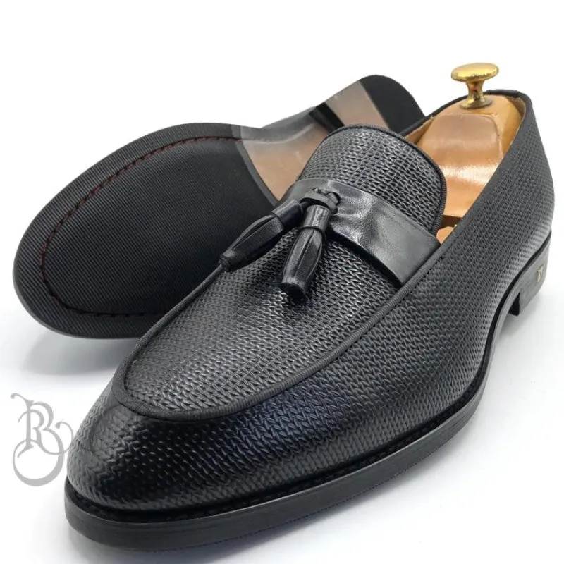 LV. textured tasseled shoe | Black